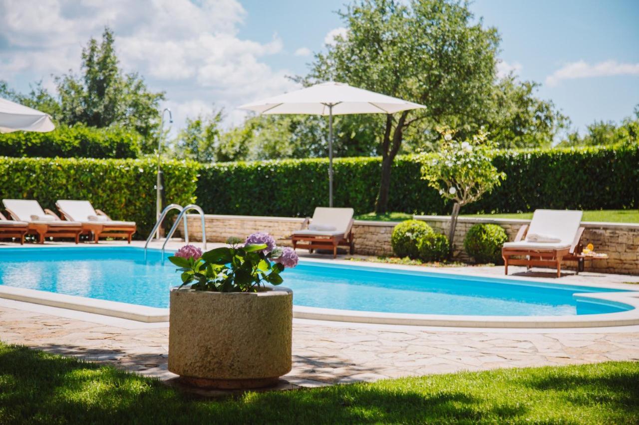 Villa Kringa Tinjan Εξωτερικό φωτογραφία