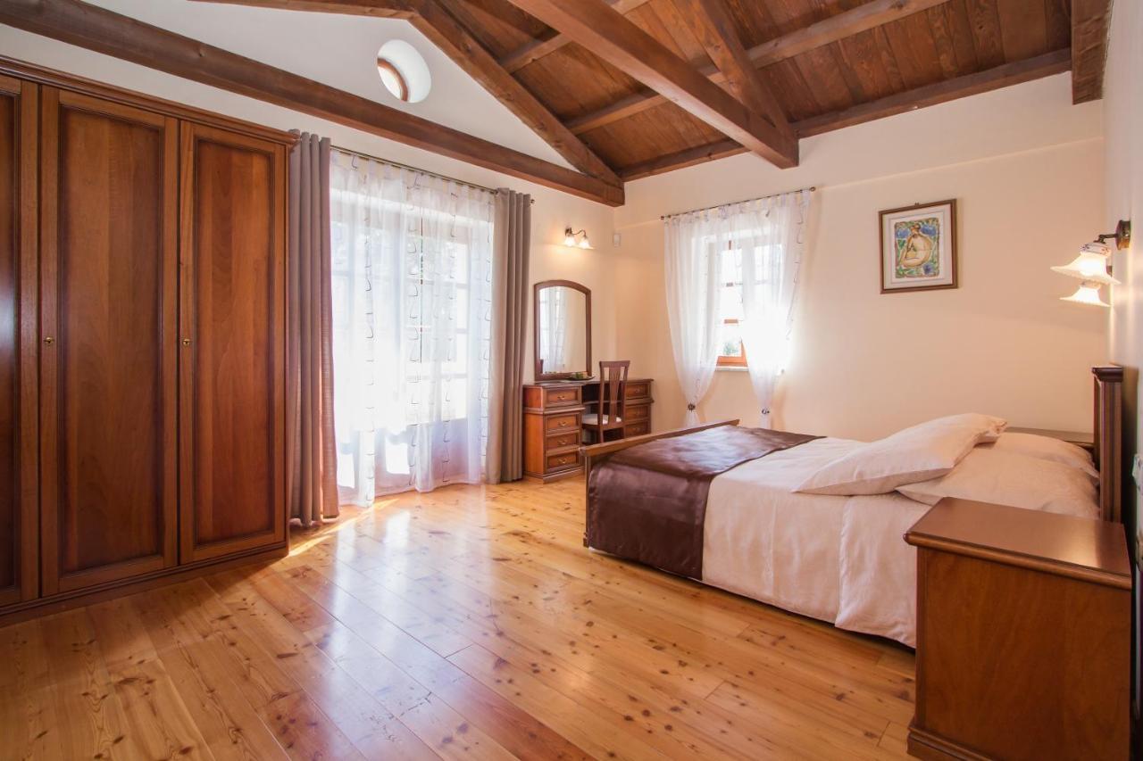 Villa Kringa Tinjan Εξωτερικό φωτογραφία